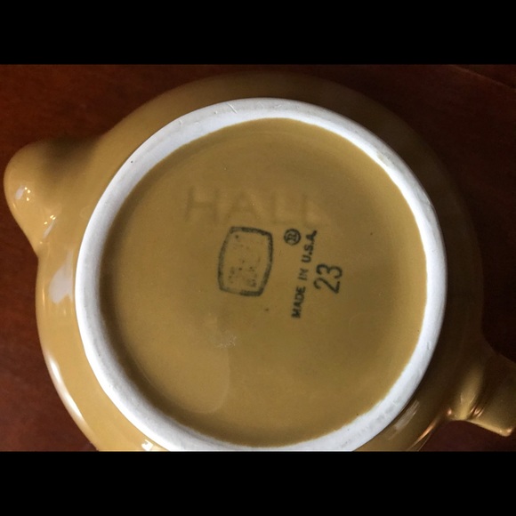 Hall China Teapot - Picture 4 of 4